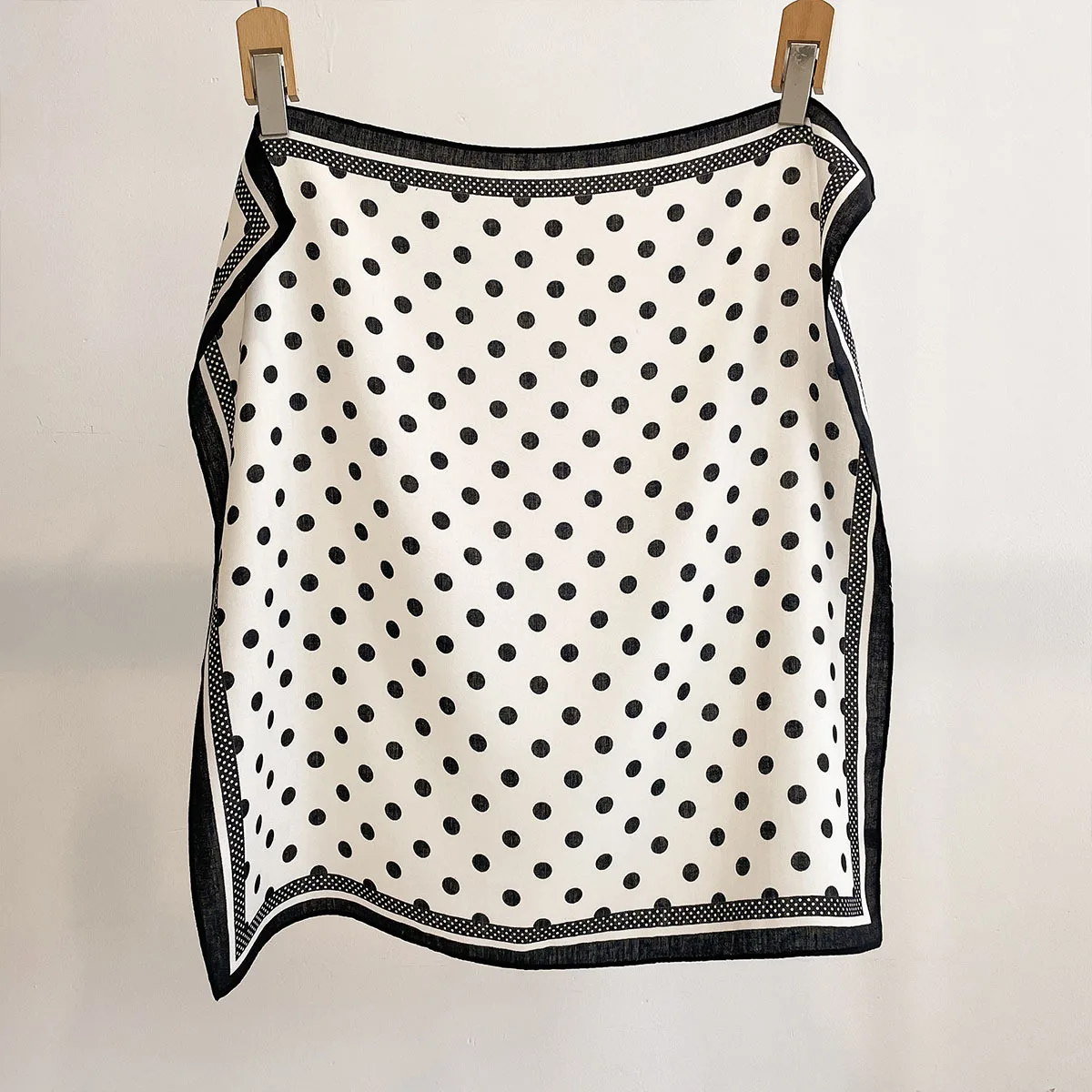 Luxury Polka Dot Printed Squar – Silk Neck Scarf Bewertung und Preis