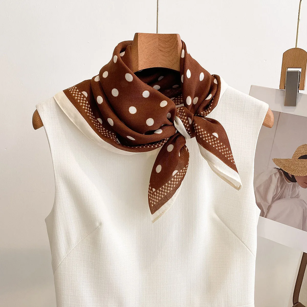 Luxury Polka Dot Printed Squar – Silk Neck Scarf Bewertung und Preis