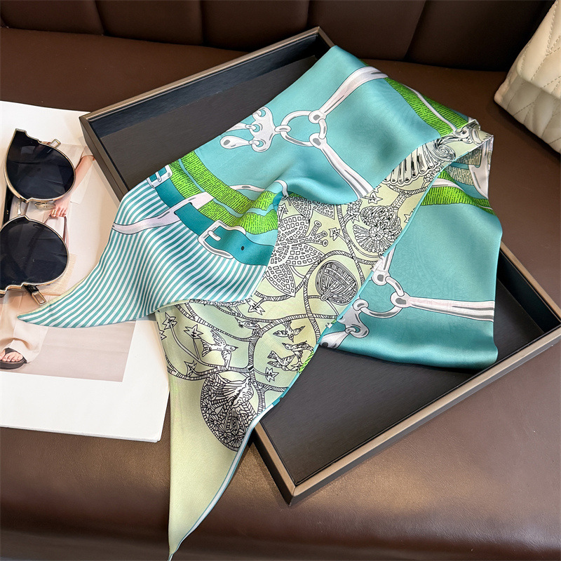 Women's Double-sided Print Sil – Ascot Neck Scarf Bewertung und Preis