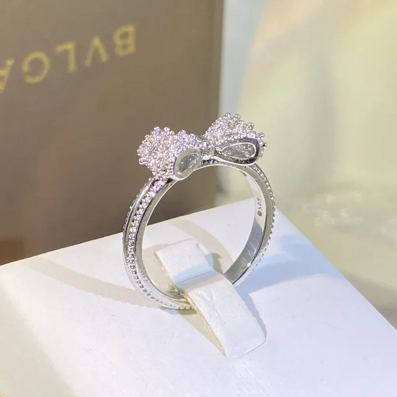 Fancy Bow Ring with Dazzling C – Tie Clip Silver Bewertung und Preis